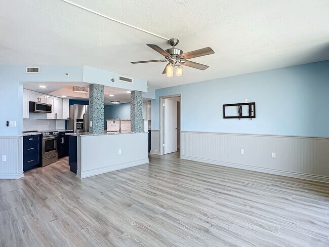 Building Photo - Stunning Penthouse Rental with Intracoasta...