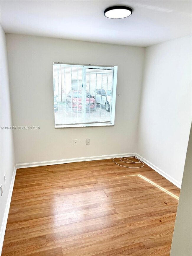 Building Photo - 13942 NE 2nd Ave