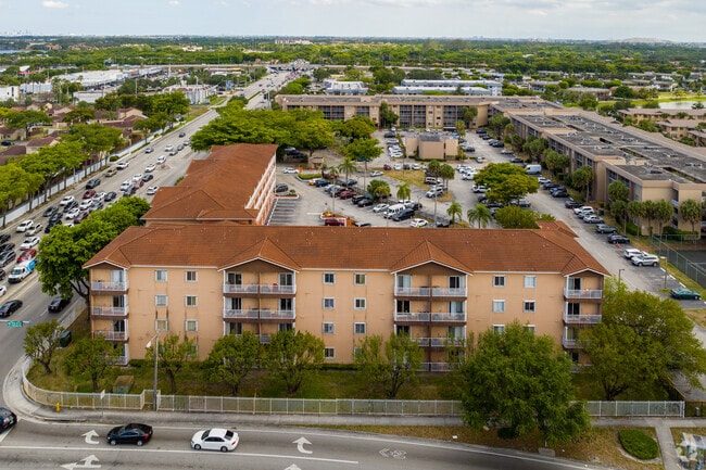 Building Photo - Venetia Villas