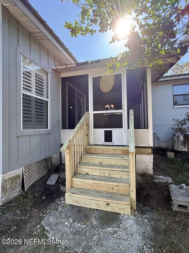 Building Photo - 360 Canis Dr W