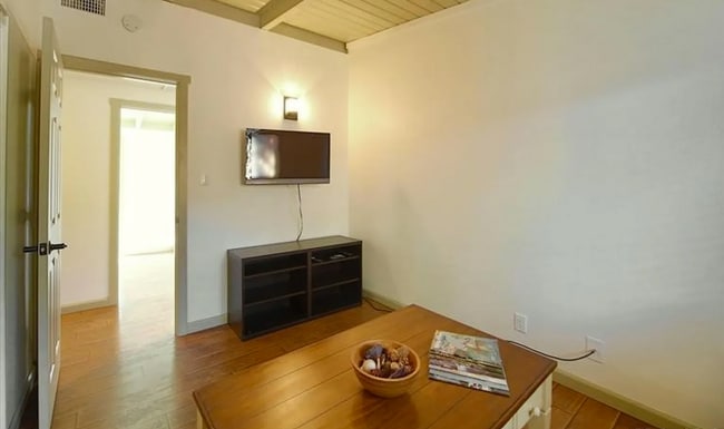 Building Photo - FOR CURRENT TENANTS AND HOUSEMATES ONLY Applications are limited to individuals affiliated with t...