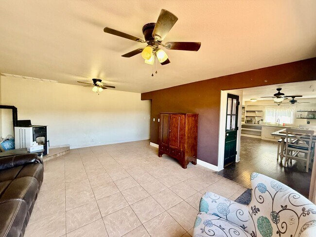 Building Photo - 4-BR Home with Horse Privileges in Apple Valley
