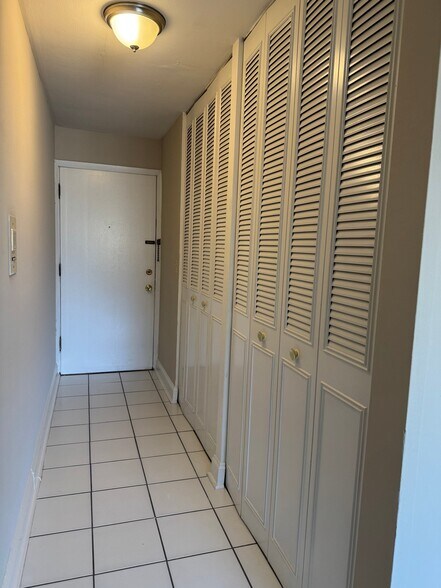 Building Photo - 2260 N Summit Ave