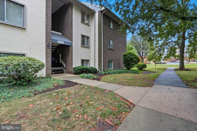 Building Photo - 5005 Green Mountain Cir