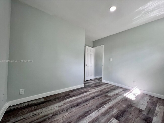 Building Photo - 2901 NW 18th St