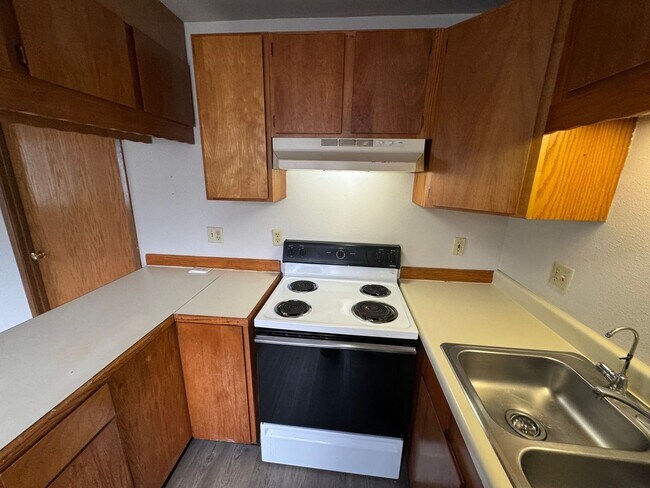 Building Photo - PFD SPECIAL! ONE MONTH FREE!