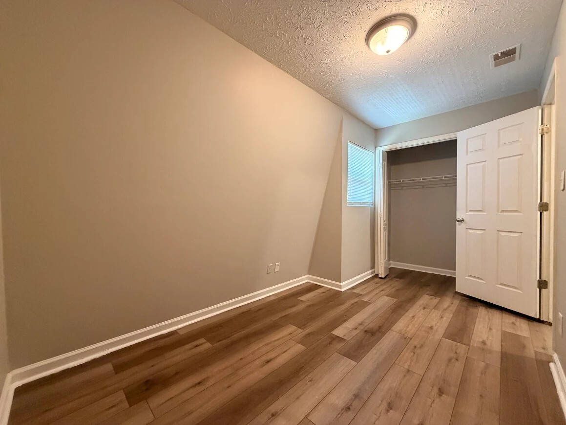 Building Photo - 205 Rustwood Dr