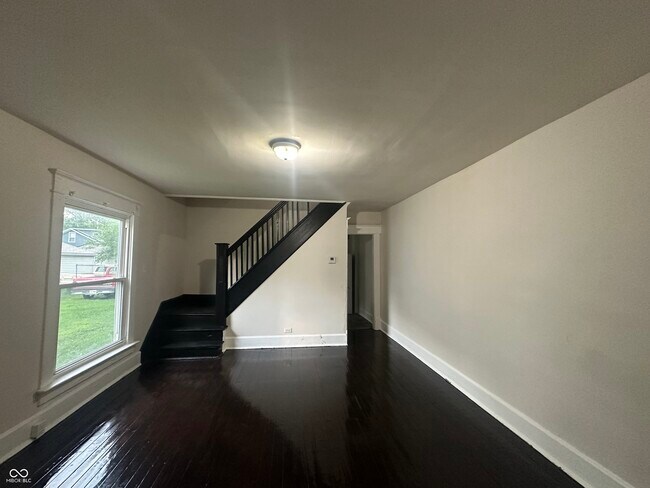 Building Photo - 613 N Tacoma Ave