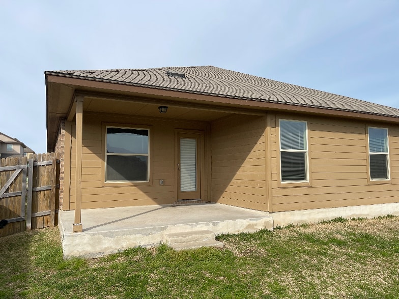 Building Photo - 2720 Samson Dr