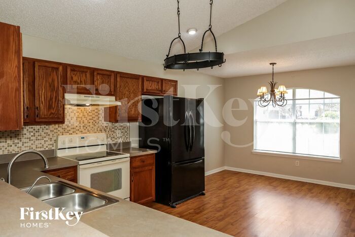 Building Photo - 321 Southlake Dr