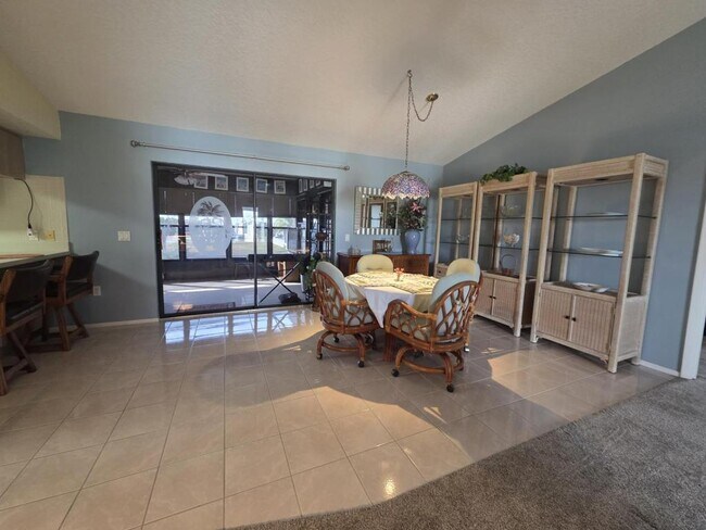 Building Photo - 4261 Paradise Cir