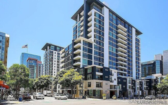 Building Photo - 425 W Beech St