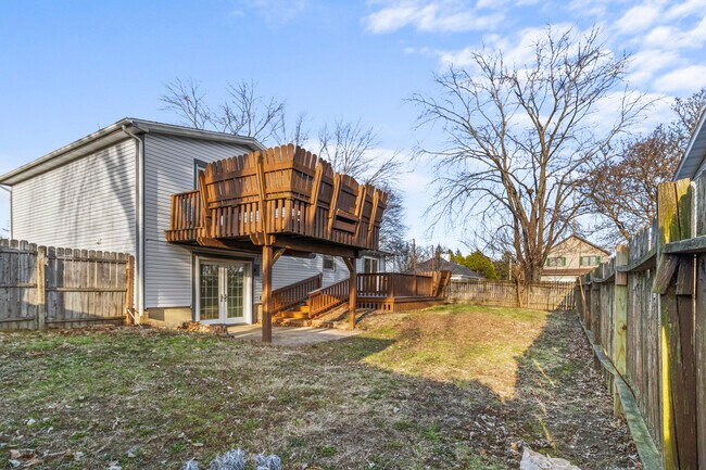 Building Photo - 1903 Sumac Dr