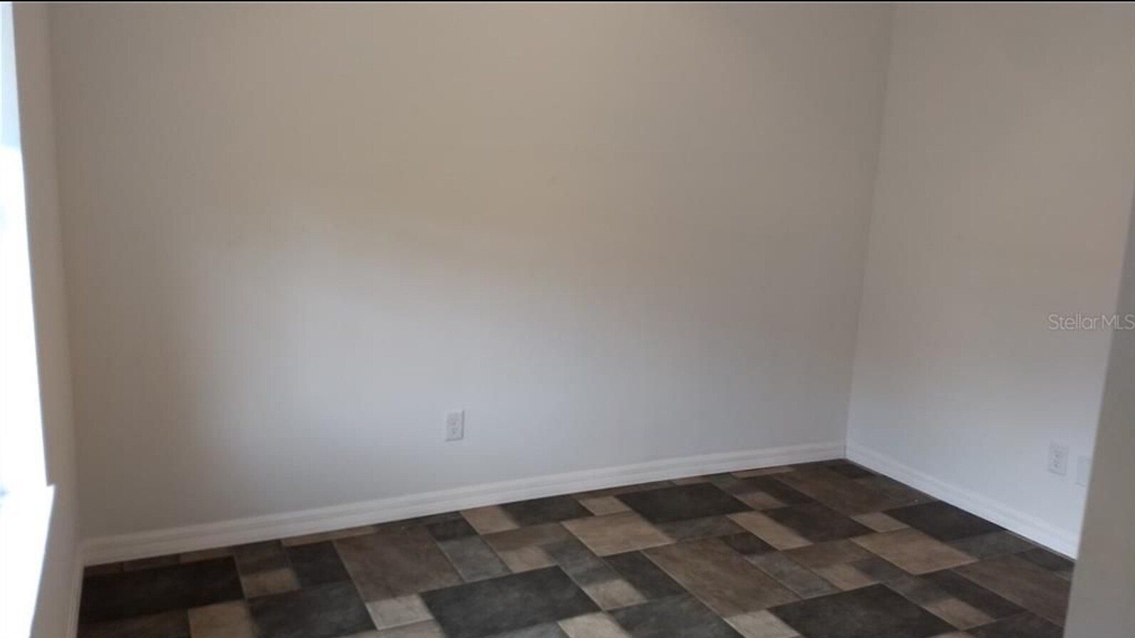 Building Photo - 803 E Hart St