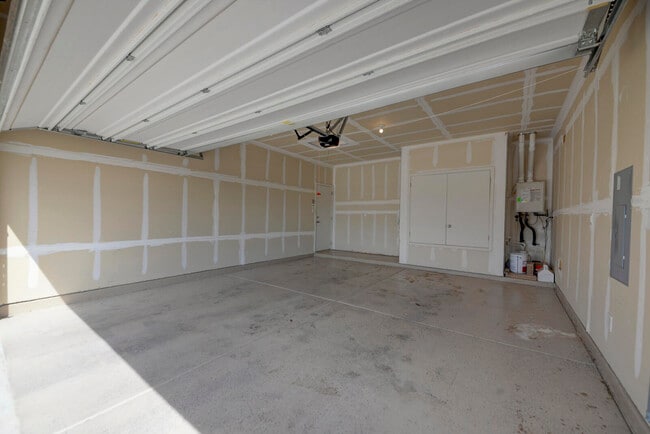 Building Photo - 253 Landing Trail