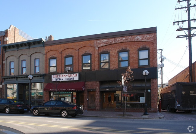Building Photo - 212 E Washington Apartments