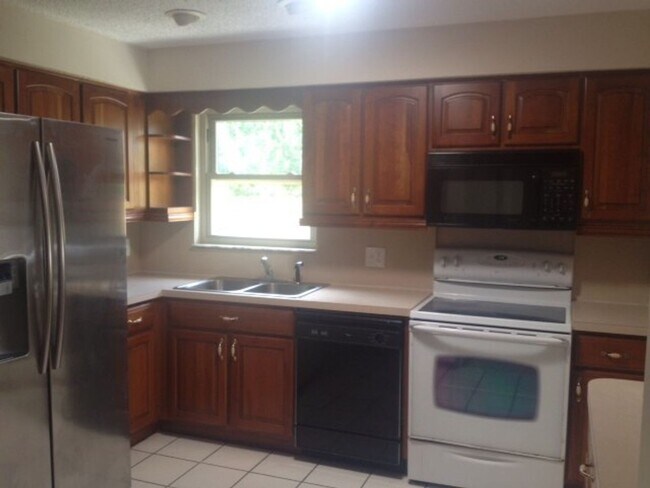 Building Photo - Charming 3-bedroom, 2-bath single-family home for rent