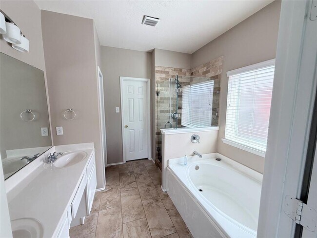 Building Photo - 5015 BridgeValley Ct