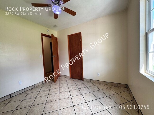 Building Photo - 3829 SW 24th St