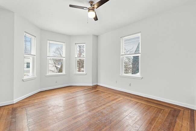 Building Photo - 18 St Clair St