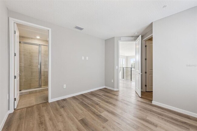 Building Photo - 544 N Bumby Ave