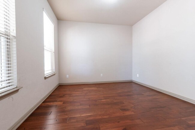 Building Photo - 1509 Greenside Dr