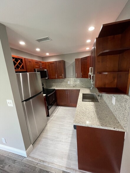 Building Photo - 8911 NW 28th Dr