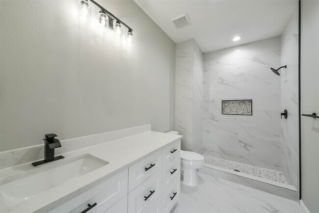 Building Photo - 3007 Bringhurst St