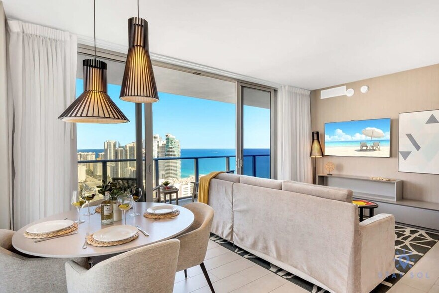 Building Photo - 4010 S Ocean Dr