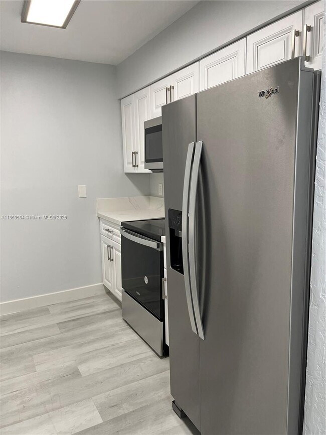Building Photo - 2871 N Oakland Forest Dr