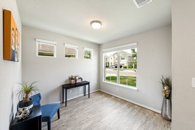 Building Photo - Rental Home w/ a POOL!!!