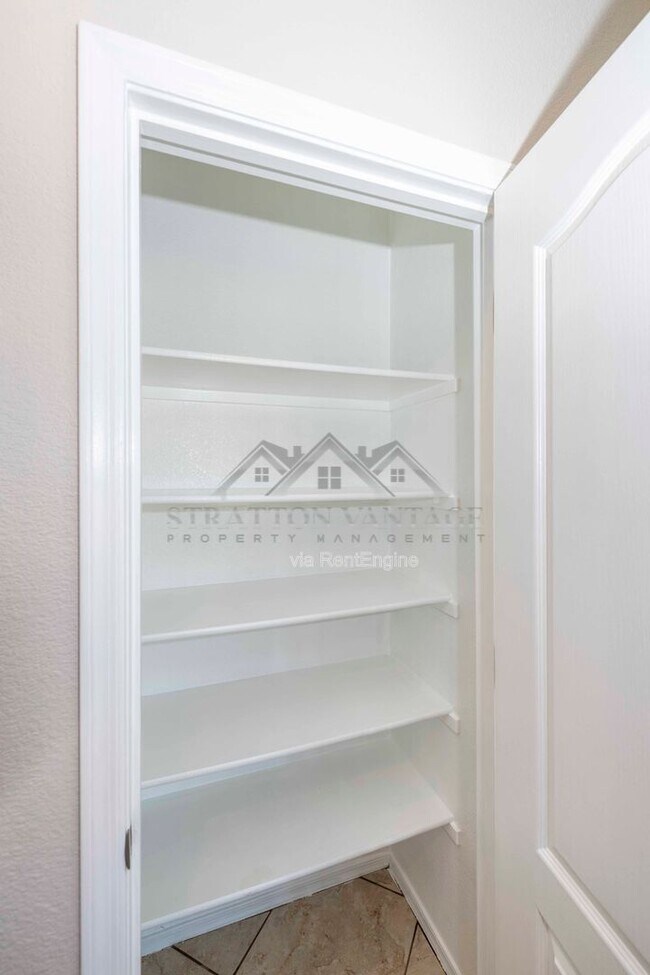 Building Photo - 618 E Payton Cir