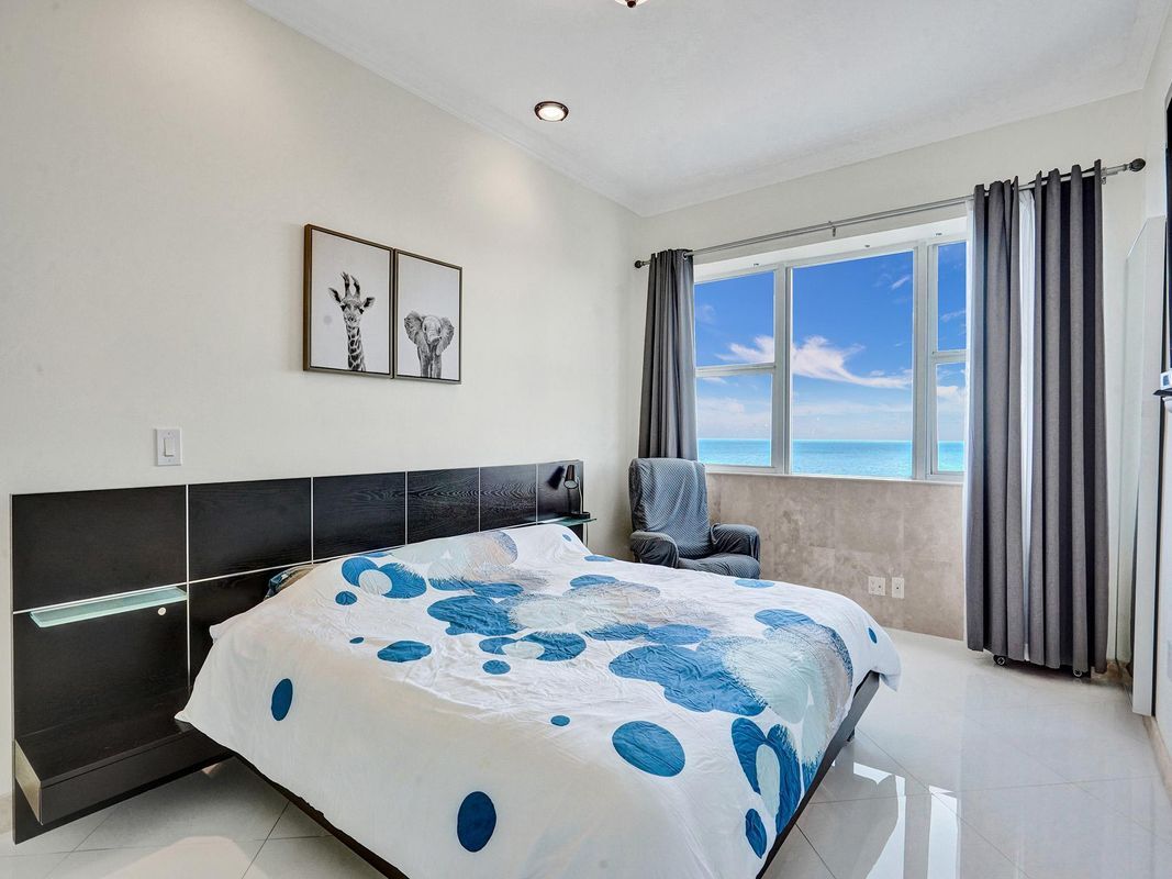 Building Photo - 3180 S Ocean Dr