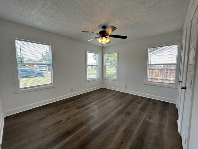 Building Photo - 3005 31st St