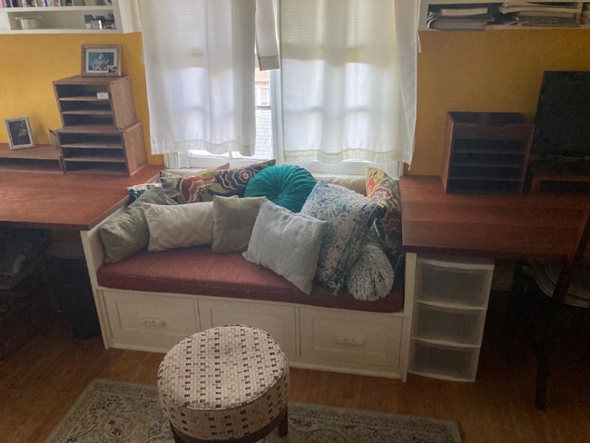 Building Photo - 1549 Rendall Pl