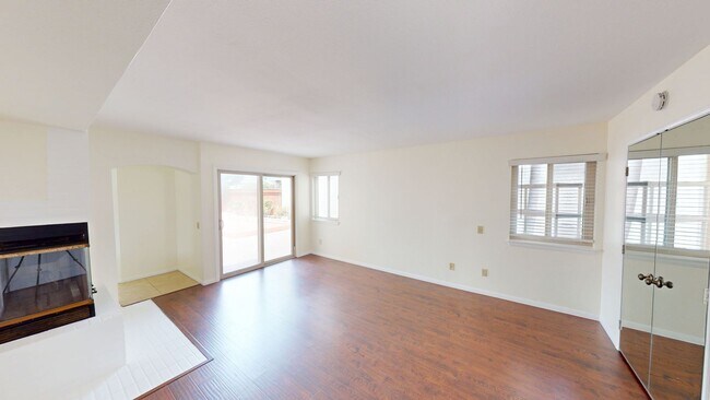 Building Photo - Spacious 3 bedroom | Cays with partial oce...