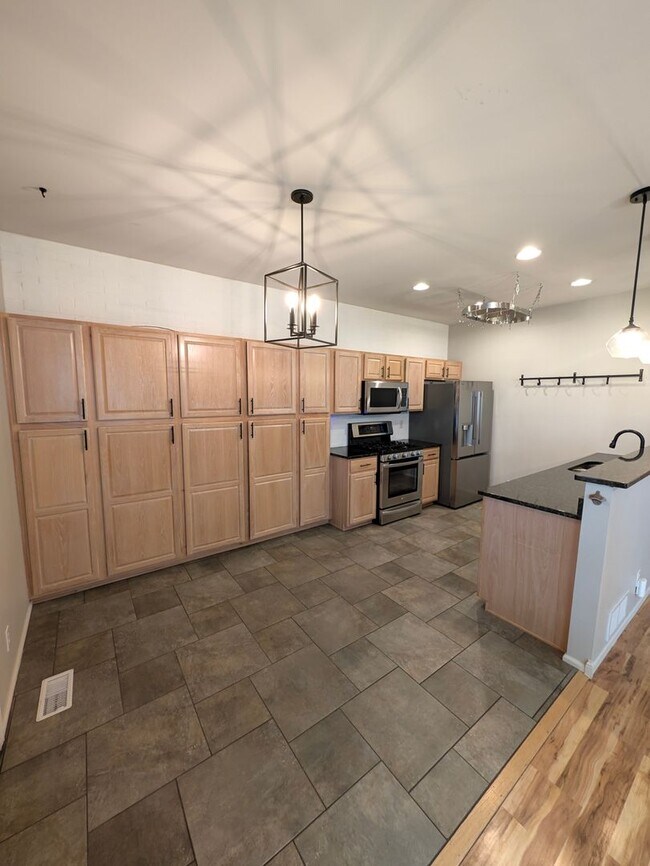 Building Photo - 908 S Mineral Dr