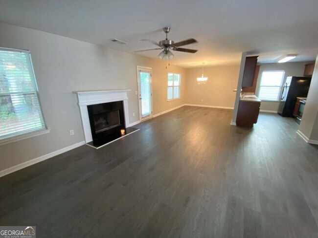 Building Photo - 701 Walnut Woods Dr