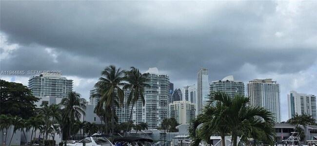 Building Photo - 400 Kings Point Dr