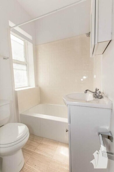 Building Photo - 2915 W George St