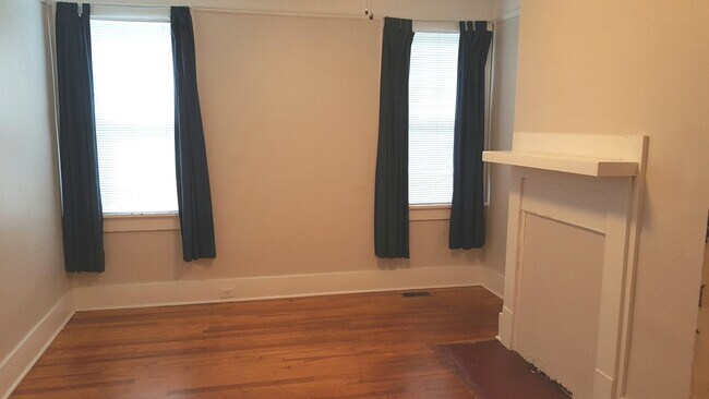 Building Photo - 1114 Russell St