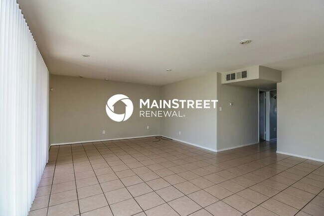 Building Photo - 4 Bedroom Pet-Friendly Home in Phoenix, AZ with Main Street Renewal