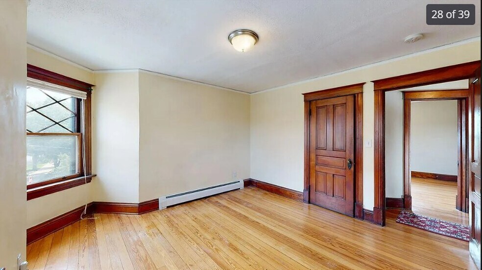 Building Photo - 431 E Market St