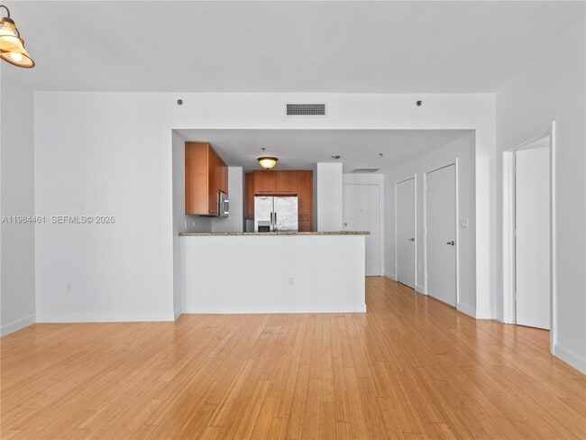 Building Photo - 6515 Collins Ave