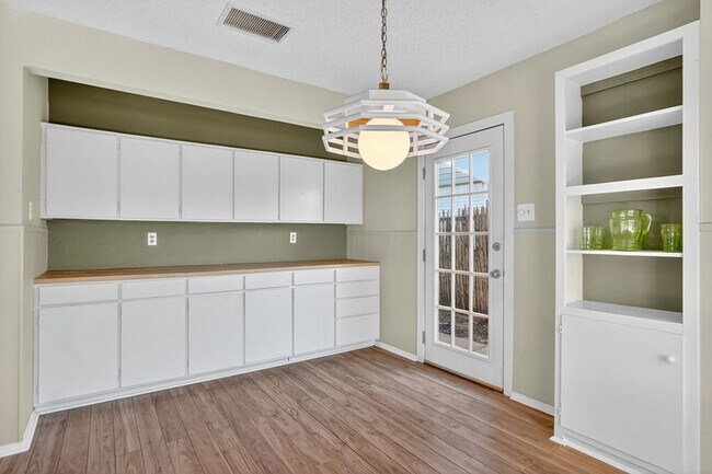 Building Photo - 3210 Cimmaron Ave