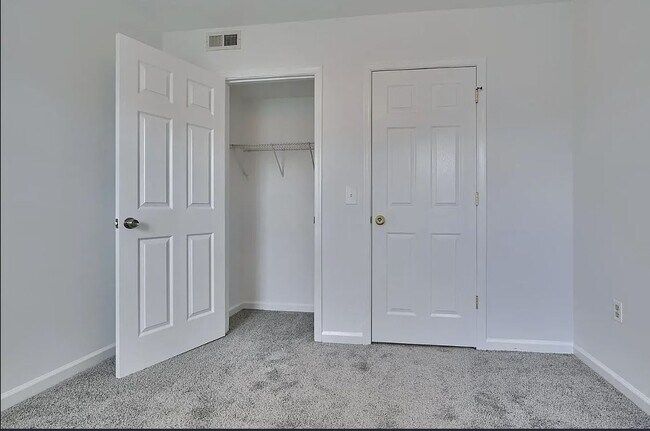 Building Photo - Rose Street