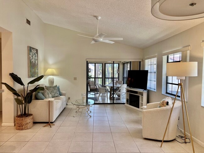 Building Photo - 3211 Jog Park Dr