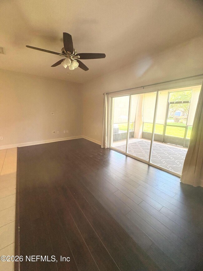 Building Photo - 607 Crystal Way