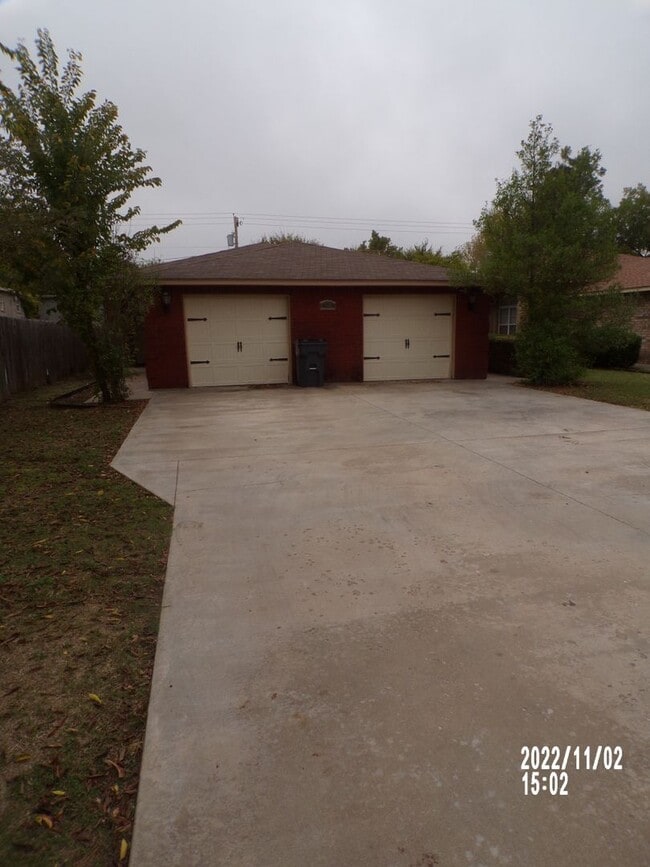 Building Photo - Great Duplex!