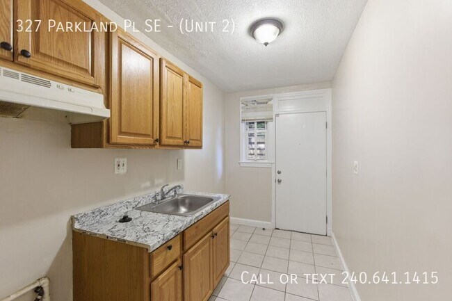 Building Photo - 327 Parkland Pl SE